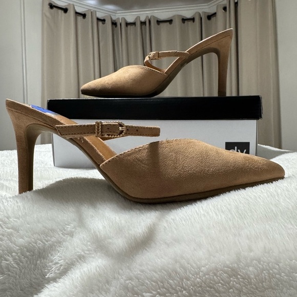 DV by Dolce Vita Tan Heels with Ankle Strap - Picture 3 of 5